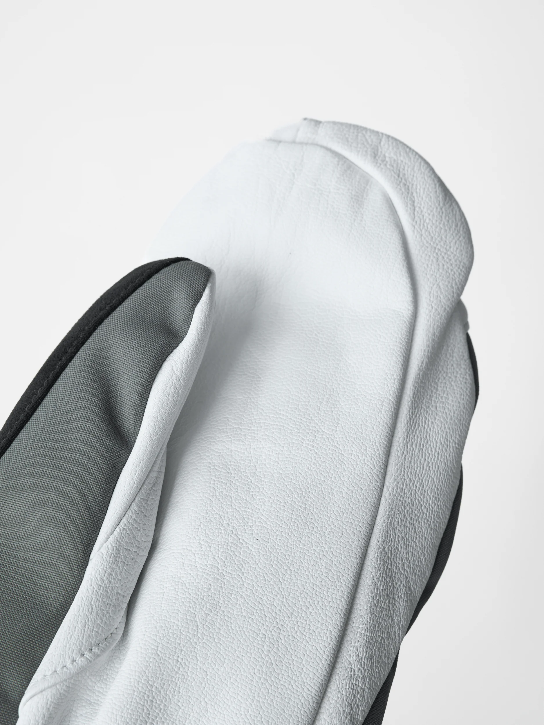 ALPINE SHELL MITTEN KHAKI GREY (UNISEX) - Image 3