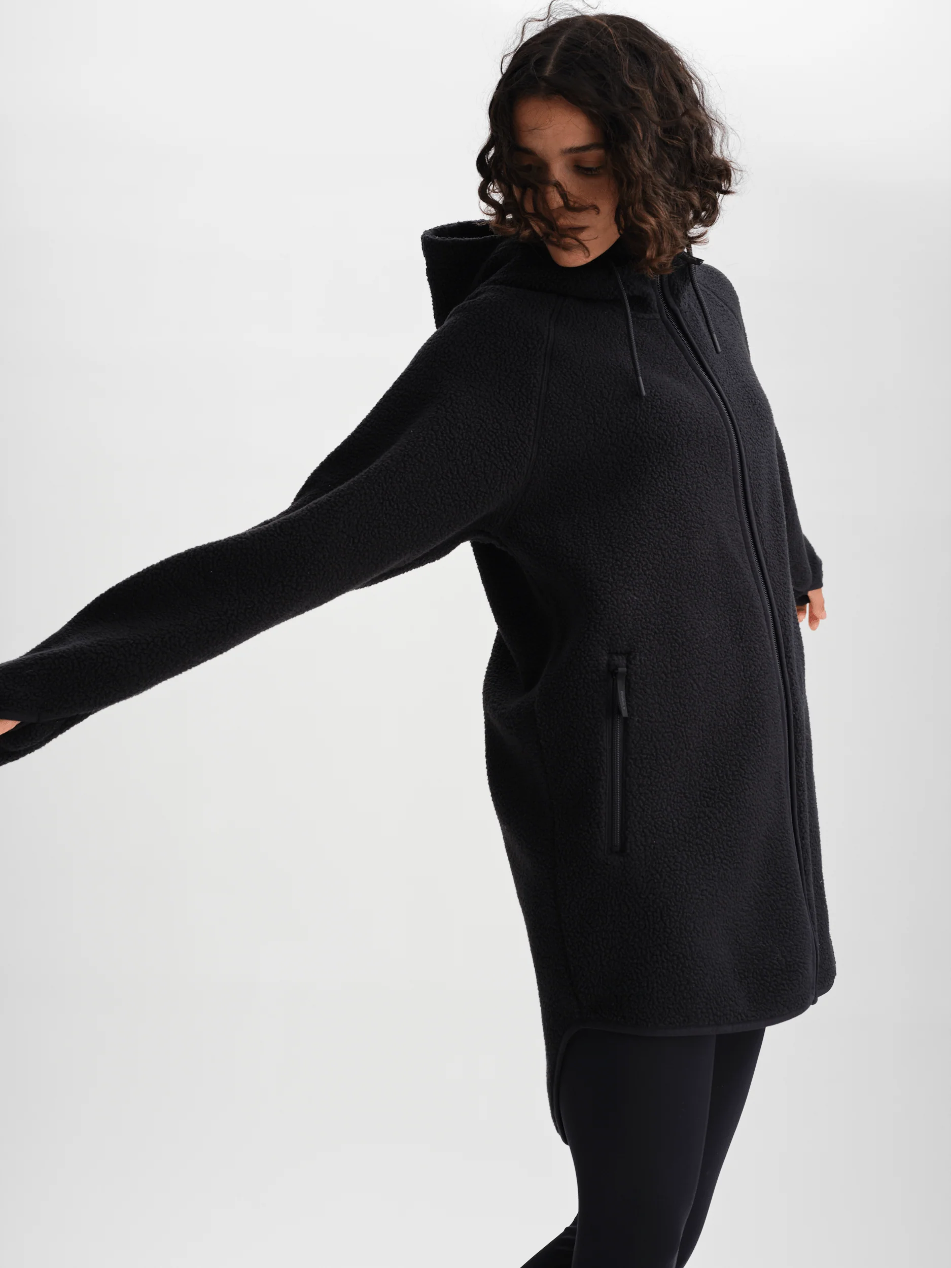 PILE LONG HOOD BLACK - Image 4
