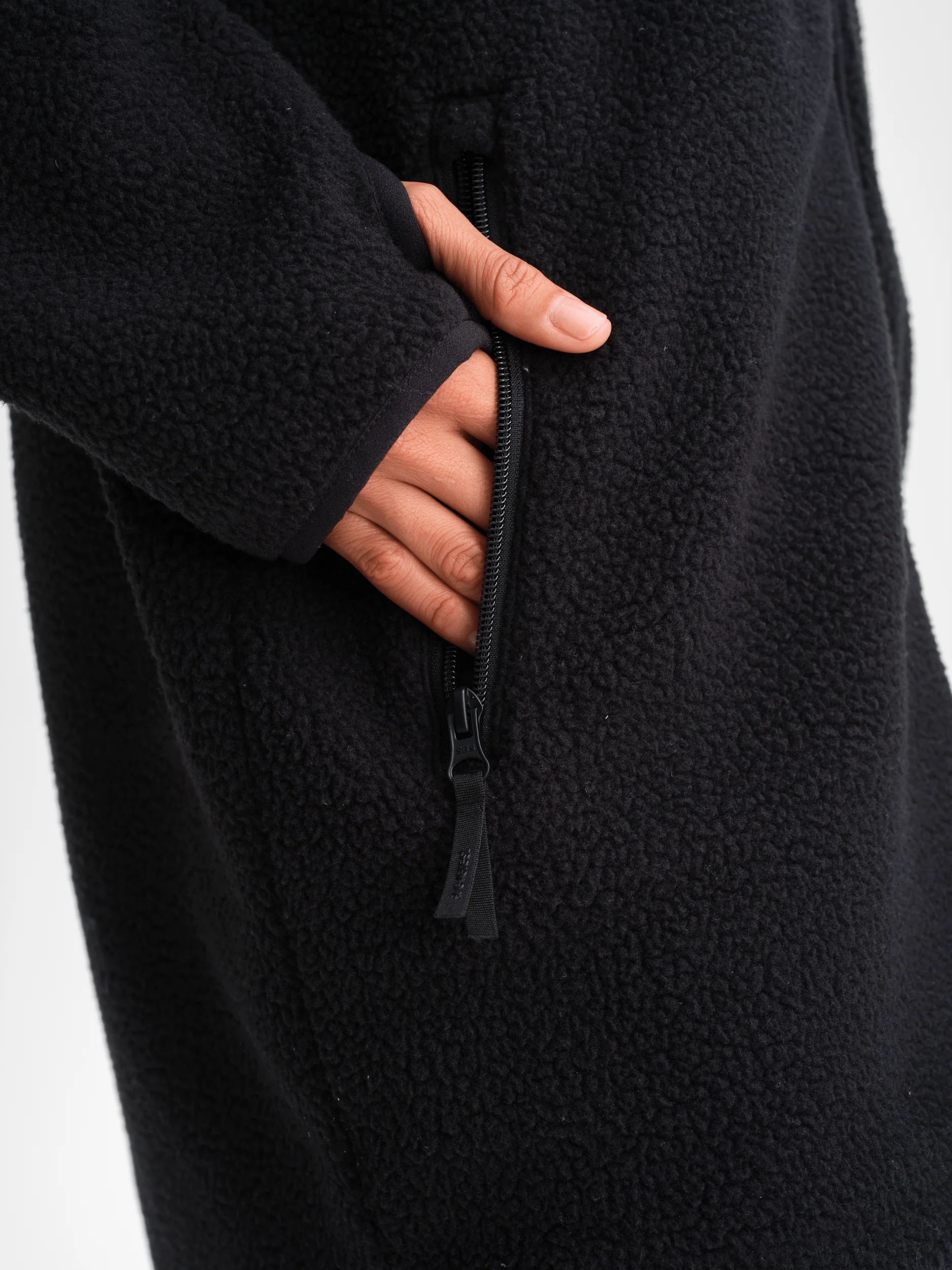 PILE LONG HOOD BLACK - Image 6