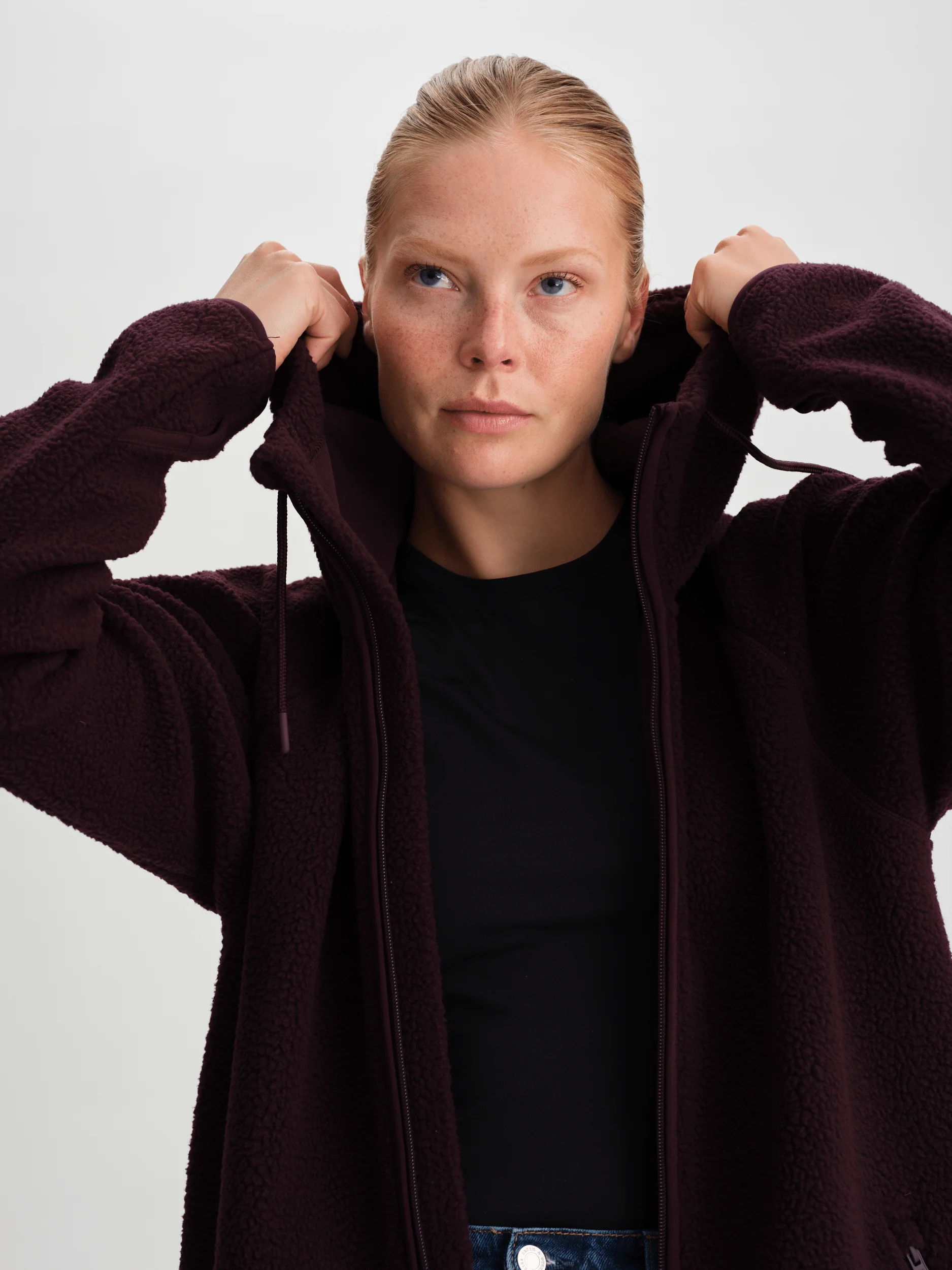 PILE LONG HOOD BURGUNDY - Image 4